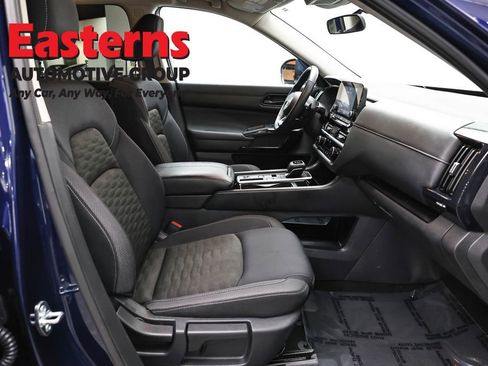 Used 2025 Nissan Pathfinder SV FWD image 23