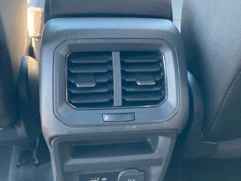 Used 2019 Volkswagen Tiguan SE w/ Panoramic Sunroof Package image 17