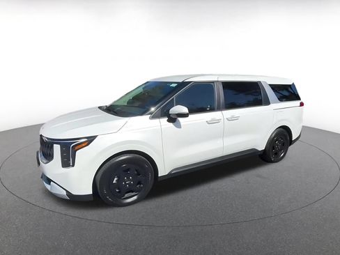 Used 2026 Kia Carnival FWD image 8