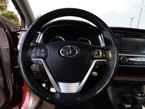 Used 2018 Toyota Highlander XLE FWD image 10