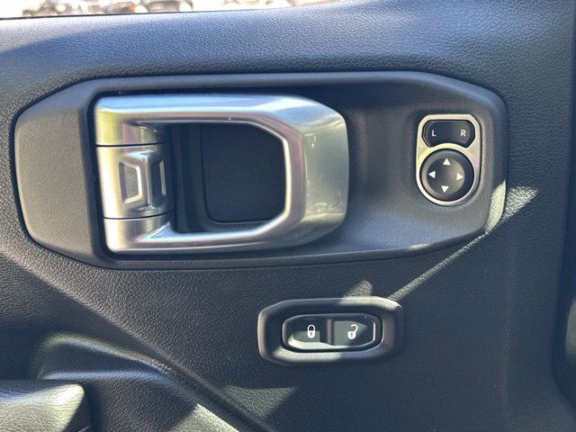 Used 2022 Jeep Wrangler Sport AWD/4WD image 18