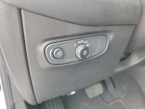 Used 2022 Chevrolet Equinox LT FWD image 25