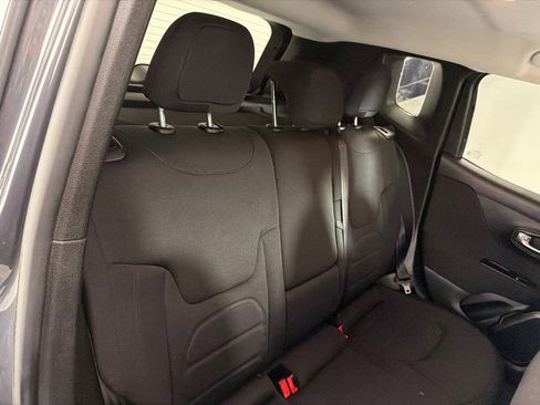 Used 2021 Jeep Renegade Latitude w/ Convenience Group FWD image 21