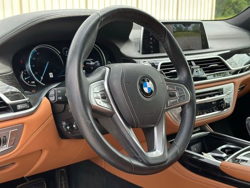 Used 2018 BMW 750i xDrive AWD/4WD image 18