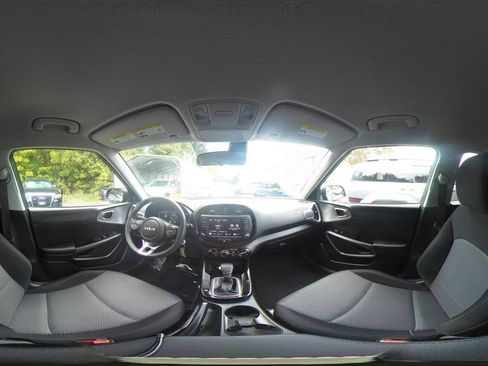 Used 2025 Kia Soul LX w/ LX Technology Package FWD image 32