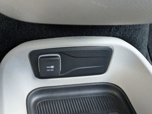 Used 2023 Chrysler Pacifica Touring-L FWD image 26