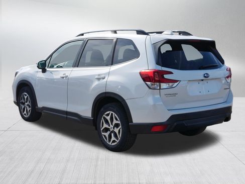 Used 2019 Subaru Forester Premium AWD/4WD image 5