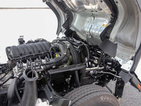 Used 2024 Isuzu NPR image 27