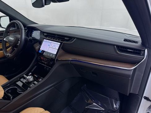 New 2025 Jeep Grand Cherokee Summit w/ Obsidian Package image 29