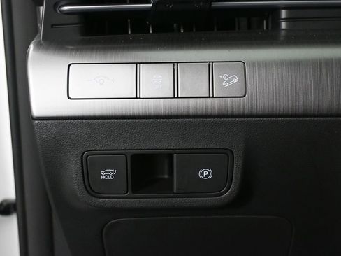 Used 2024 Hyundai Kona Limited image 9