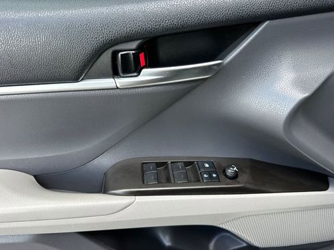 Used 2022 Toyota Camry LE FWD image 12