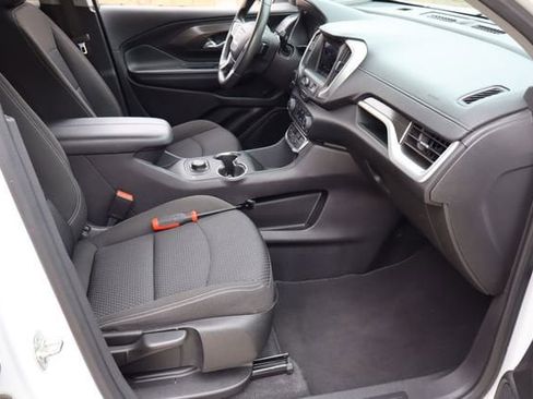 Used 2024 GMC Terrain SLE FWD image 16