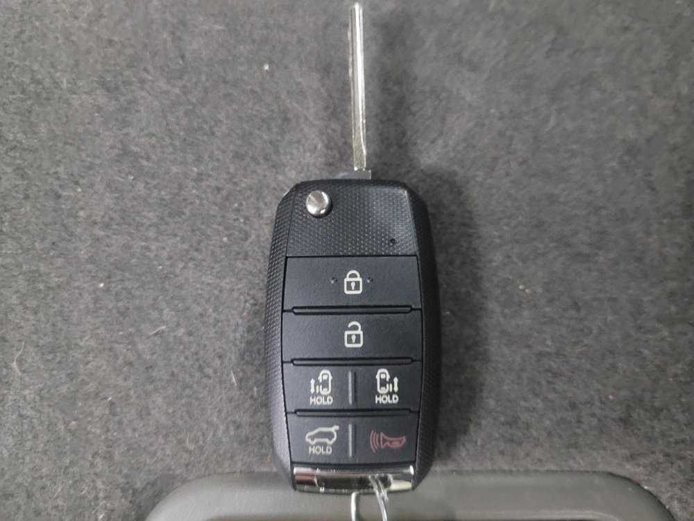 Used 2015 Kia Sedona LX w/ LX Convenience Package FWD image 32