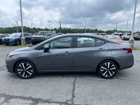 Used 2022 Nissan Versa SR FWD image 2