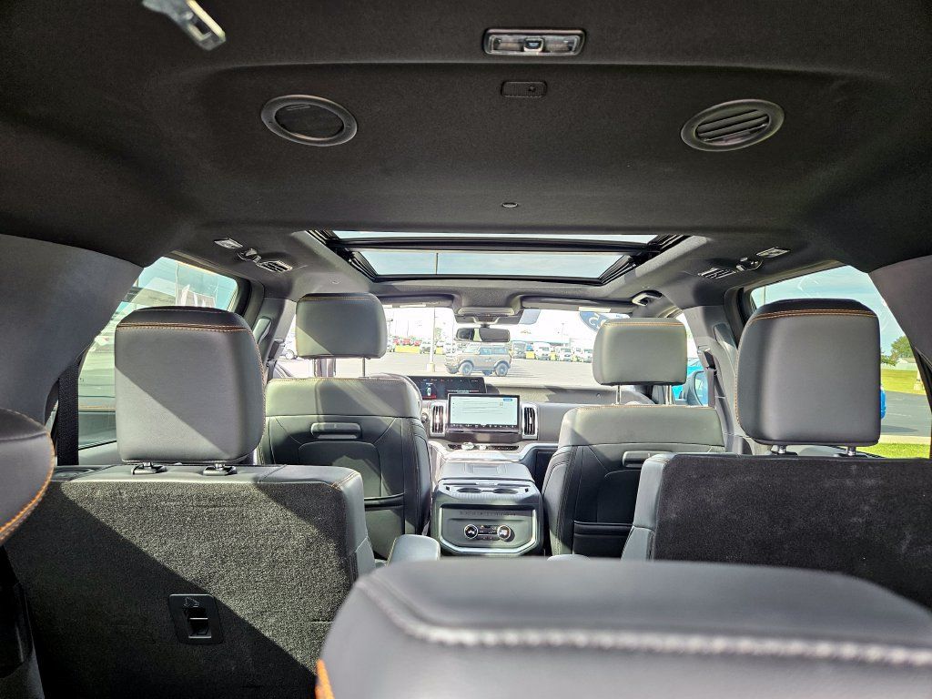 Used 2025 Ford Expedition Tremor AWD/4WD image 24