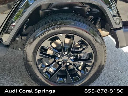 Used 2025 Jeep Wrangler Unlimited Sahara AWD/4WD image 16