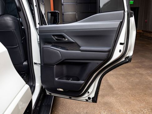 Used 2025 Lexus GX 550 w/ Accessory Package (2T) AWD/4WD image 39