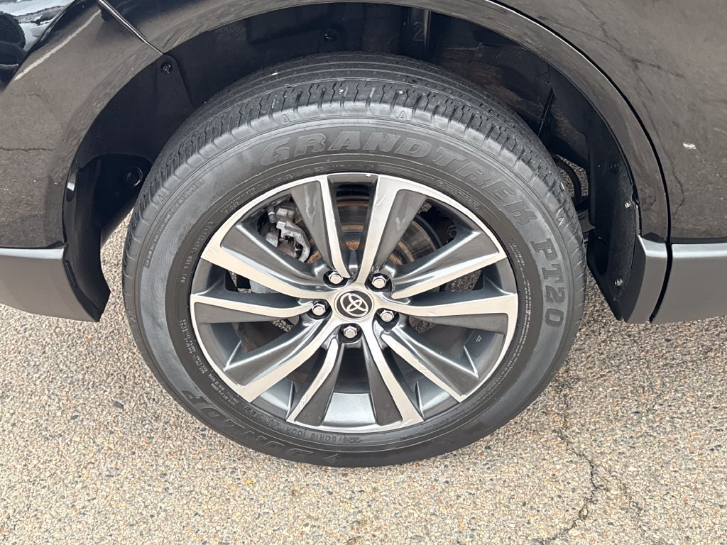 Used 2023 Toyota Venza LE AWD/4WD image 43