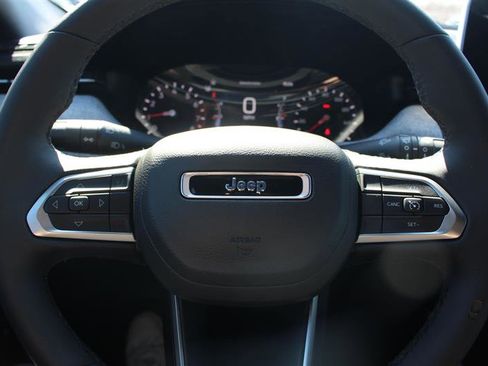 Used 2025 Jeep Compass Latitude w/ Convenience Group image 15