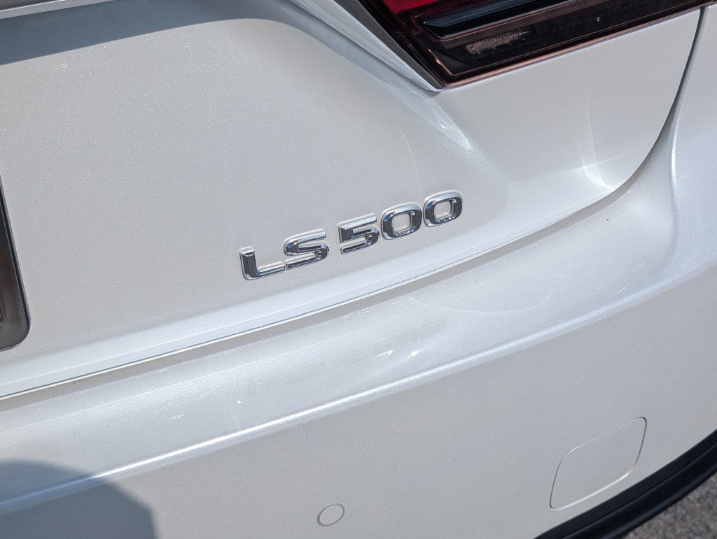 Used 2025 Lexus LS 500 w/ Accessory Package (Z1) RWD image 22
