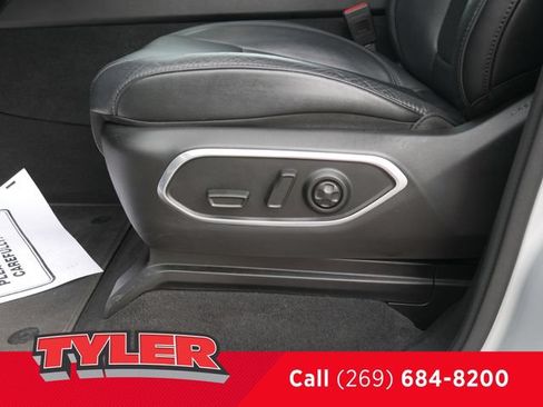 Used 2024 Jeep Wagoneer L Series II w/ Flexible Seating Group AWD/4WD image 21