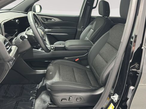 Used 2025 Chevrolet Traverse LT w/ Sun and Wheel Package AWD/4WD image 17