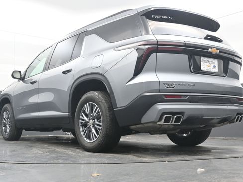 Used 2025 Chevrolet Traverse LT image 28
