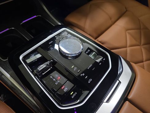 Used 2023 BMW 740i image 26