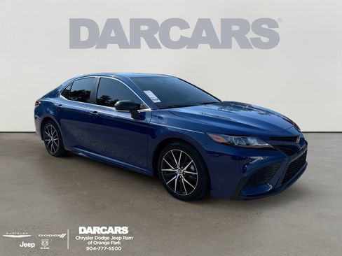 Used 2023 Toyota Camry SE FWD image 1