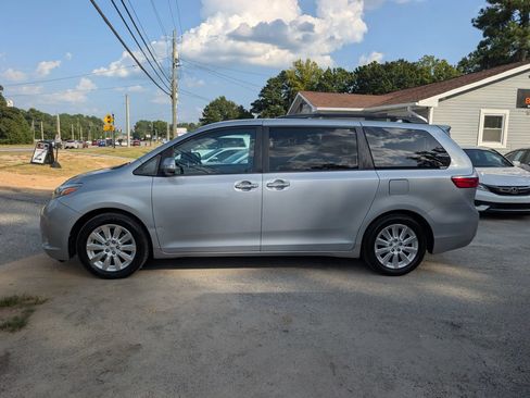 Used 2015 Toyota Sienna Limited FWD image 3