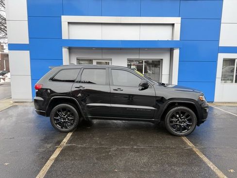 Used 2020 Jeep Grand Cherokee Altitude image 4