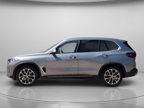 Used 2026 BMW X5 sDrive40i RWD image 2
