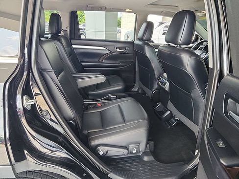 Used 2019 Toyota Highlander XLE AWD/4WD image 26