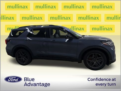 Certified 2026 Ford Explorer ST-Line w/ ST-Line Street Pack RWD image 2