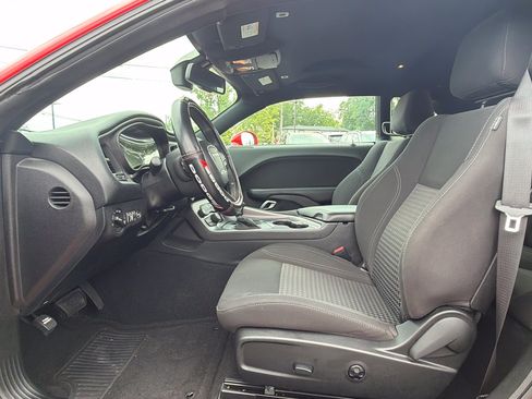 Used 2019 Dodge Challenger SXT w/ Driver Convenience Group RWD image 11