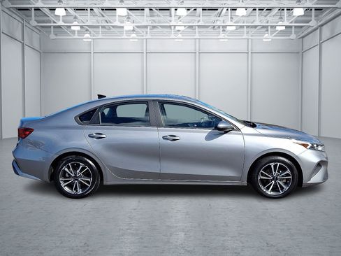 Used 2022 Kia Forte LXS image 7