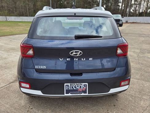 Used 2025 Hyundai Venue Limited image 4