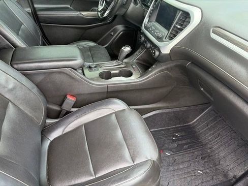 Used 2019 GMC Acadia SLT w/ LPO, Floor Liner Package FWD image 42