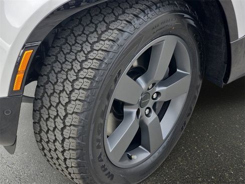 New 2026 Land Rover Defender 110 X-Dynamic SE image 33