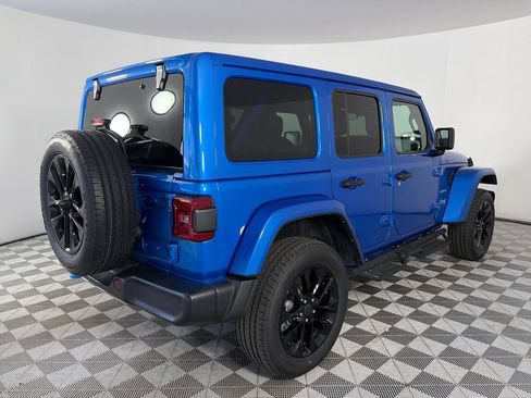 Used 2024 Jeep Wrangler Unlimited Sahara AWD/4WD image 7