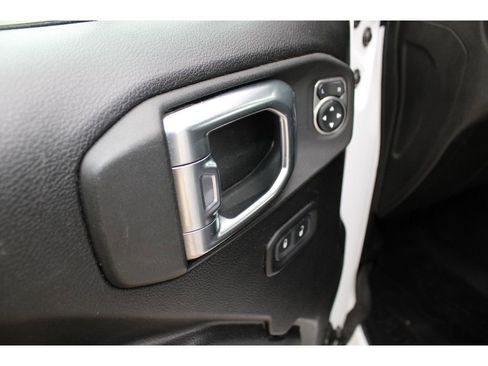 Certified 2021 Jeep Gladiator Willys image 21