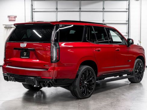 Used 2025 Cadillac Escalade V w/ LPO, ONYX Package AWD/4WD image 3