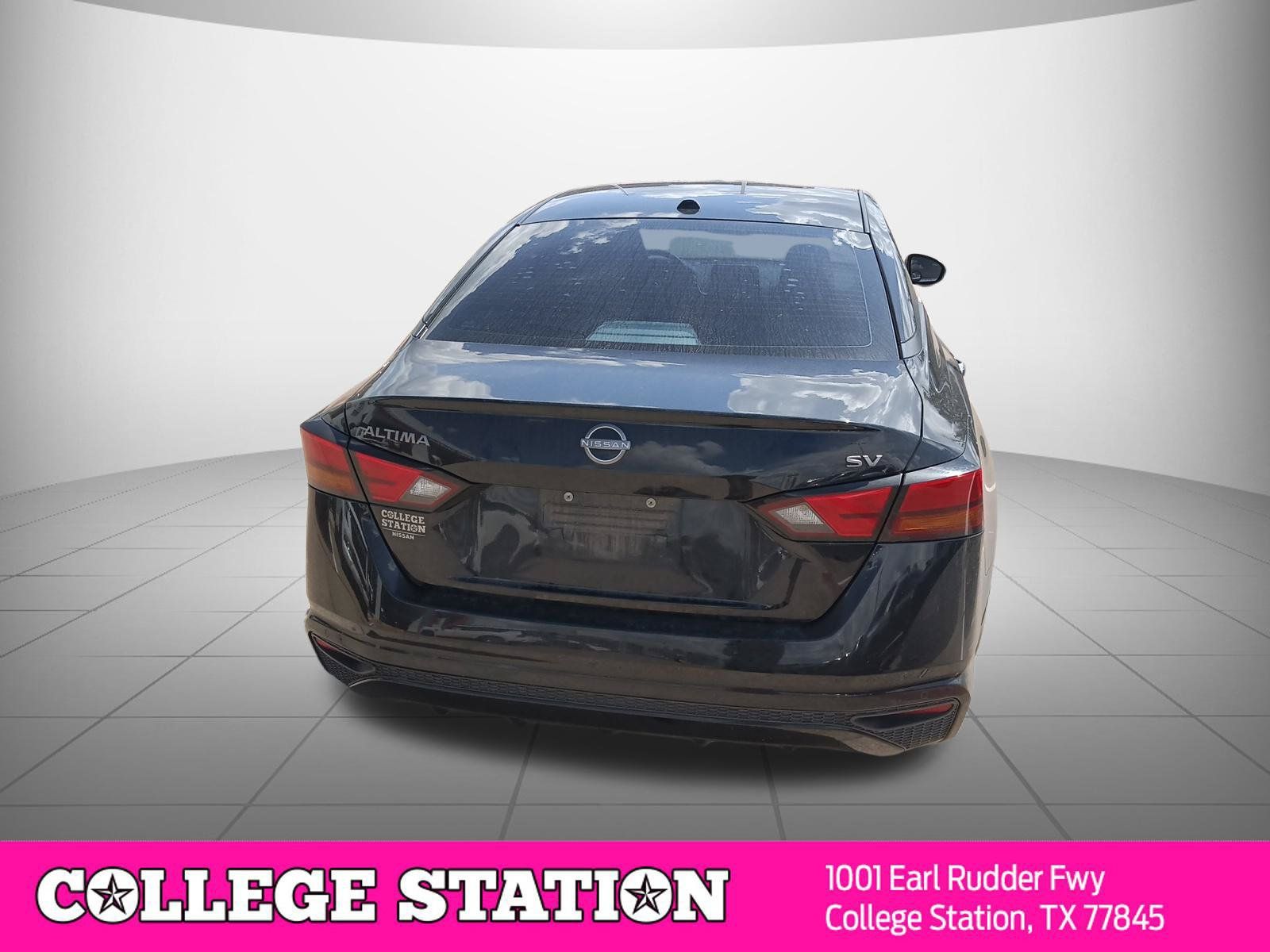 Used 2024 Nissan Altima 2.5 SV FWD image 3