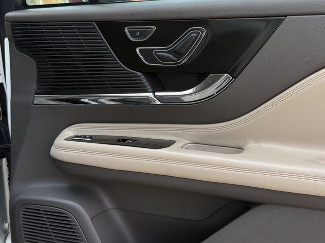 Used 2022 Lincoln Corsair AWD w/ Premium Package image 26