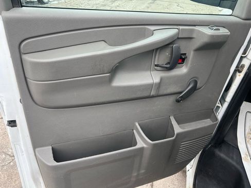 Used 2013 Chevrolet Express 2500 image 15