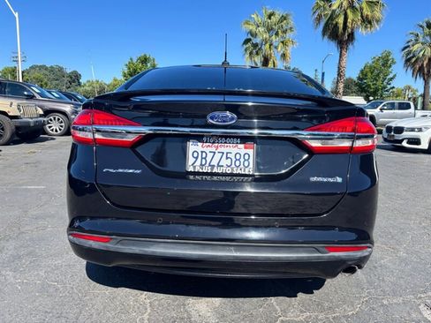 Used 2018 Ford Fusion SE FWD image 5