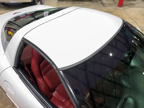Used 1998 Chevrolet Corvette Coupe w/ Memory Pkg RWD image 19