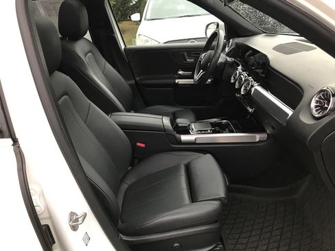 Used 2023 Mercedes-Benz GLB 250 4MATIC image 33