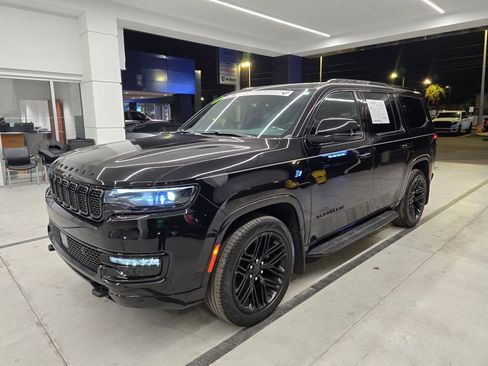 Used 2023 Jeep Wagoneer Series II image 2