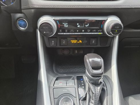 Used 2021 Toyota RAV4 XLE w/ XLE Grade Weather Package AWD/4WD image 9